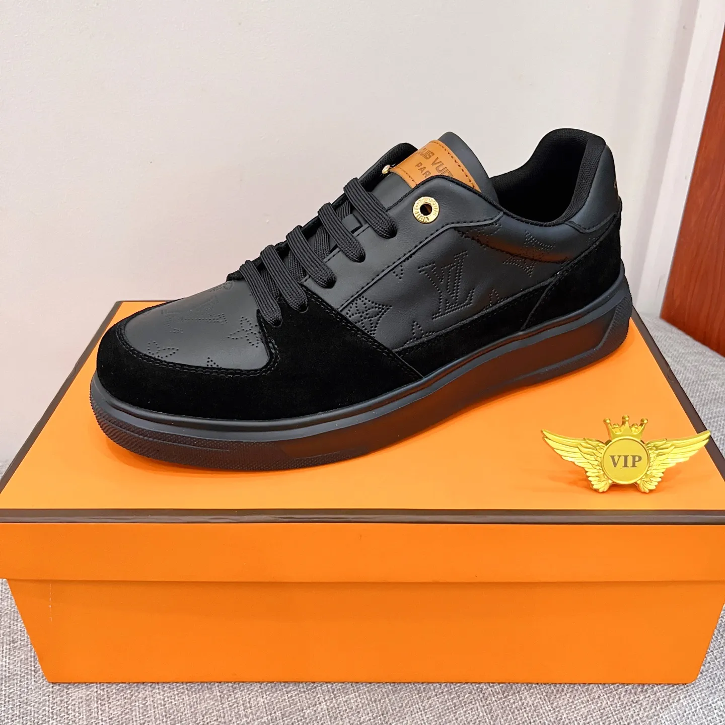Men's shoes 💰 420💰【LV】🔥Louis Vuitton, high-end men's shoes brand official website 1:1 latest masterpiece: the upper is made of Italian imported first-layer cowhide with a comfortable and breathable lining➕original non-slip and wear-resistant outsole🔥, making walking more convenient and comfortable! An exclusive new model, a stunning work, a beautiful 1:1 replica [color] compared to the official quality! Create a fashionable personality to set off your uniqueness! A must-have for trendy men! Classic 🔥Size: 38-44 Color: 🔥 2⃣️colors available🔥.